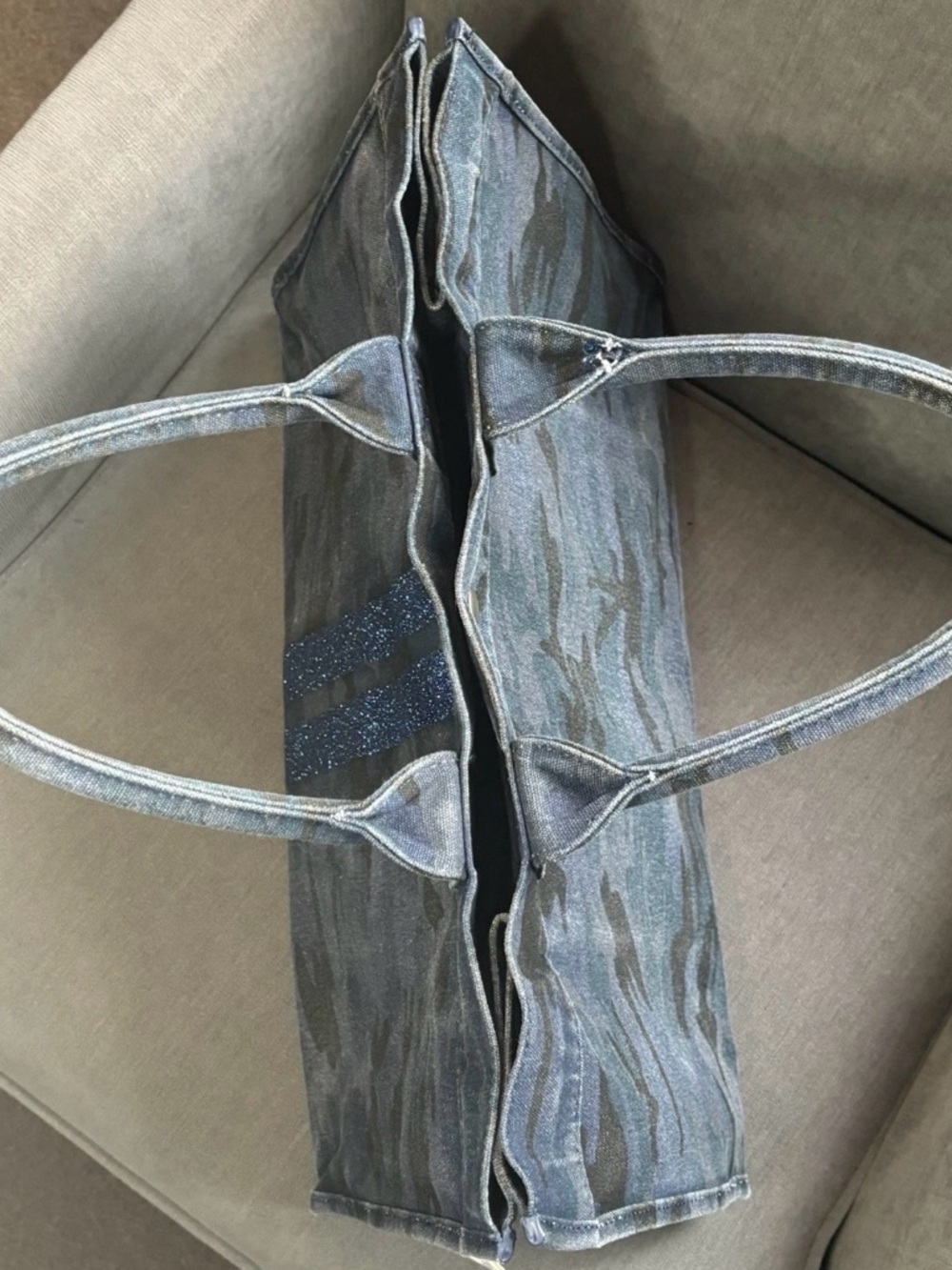 Koala Kanvas Blue Denim Camo Large Tote with Blue Glitter Front Stripes! ๐GUC๐ - Picture 5 of 16